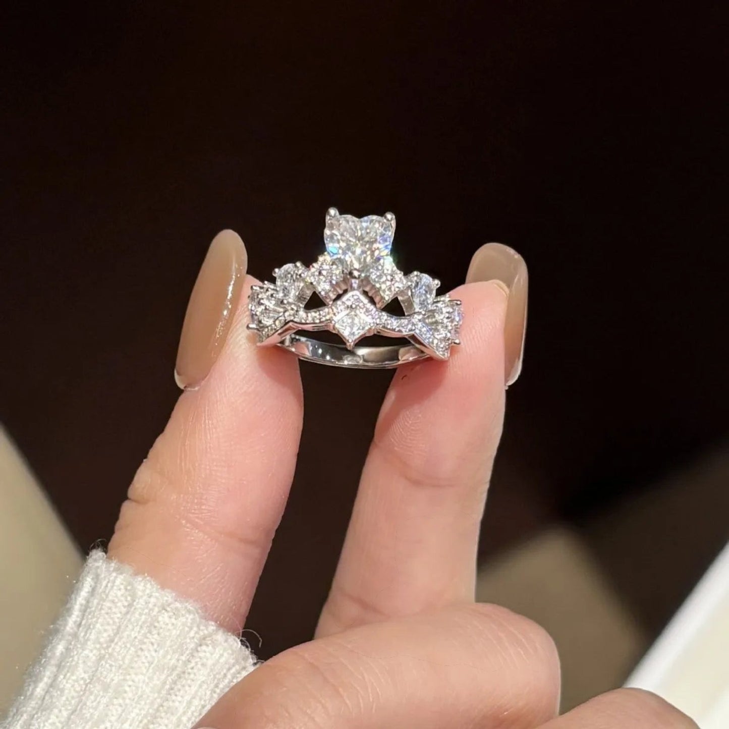 Aeterna Round Cluster Bezel Moissanite Wedding Ring (1 Carat)