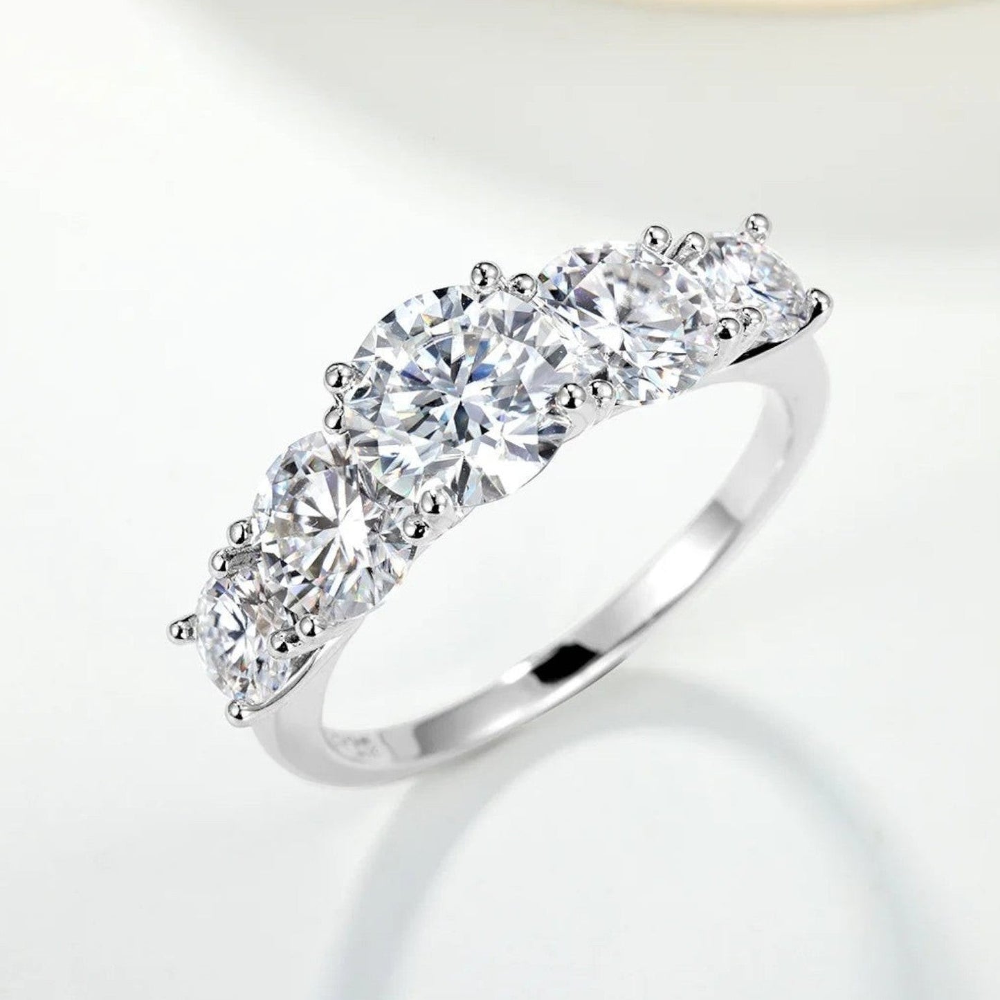 Sophitia Dazzling Light Luxury Moissanite Ring (3 Carat)