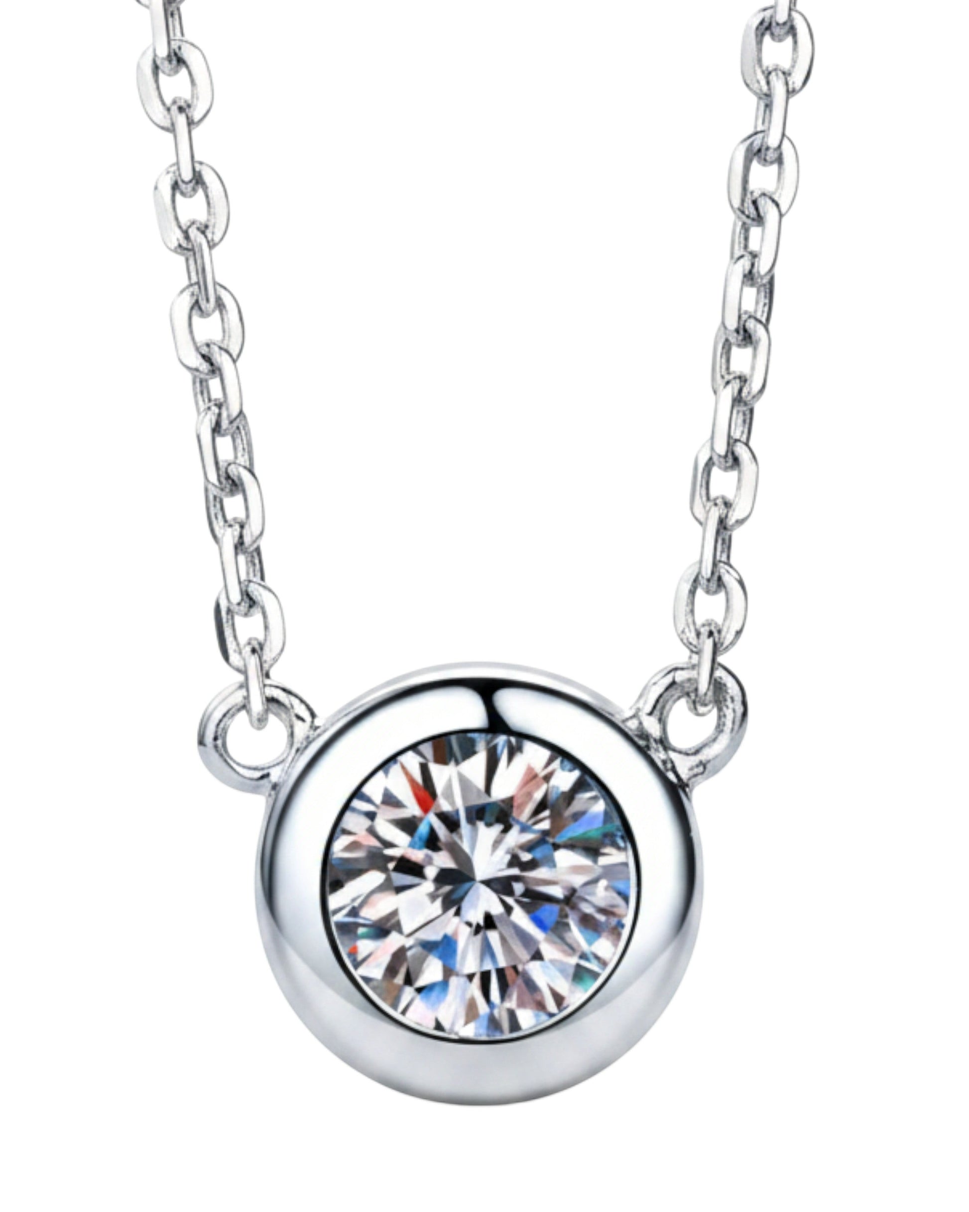LUMIOR 1 karaat ronde moissanite hanger ketting van 925 sterling zilver met rhodium plating en solitaire design.