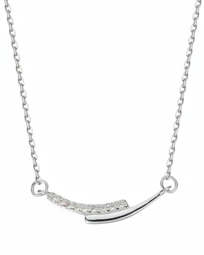 LUMIOR Aura ketting van 925 sterling zilver met minimalistische hanger en glinsterende strass-accenten.