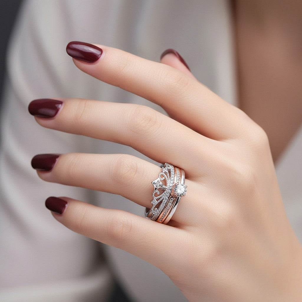 LUMIOR Aurelia™ Castle Crown ring met moissanite in tweekleurig roségoud en zilver, bezet met diamanten.