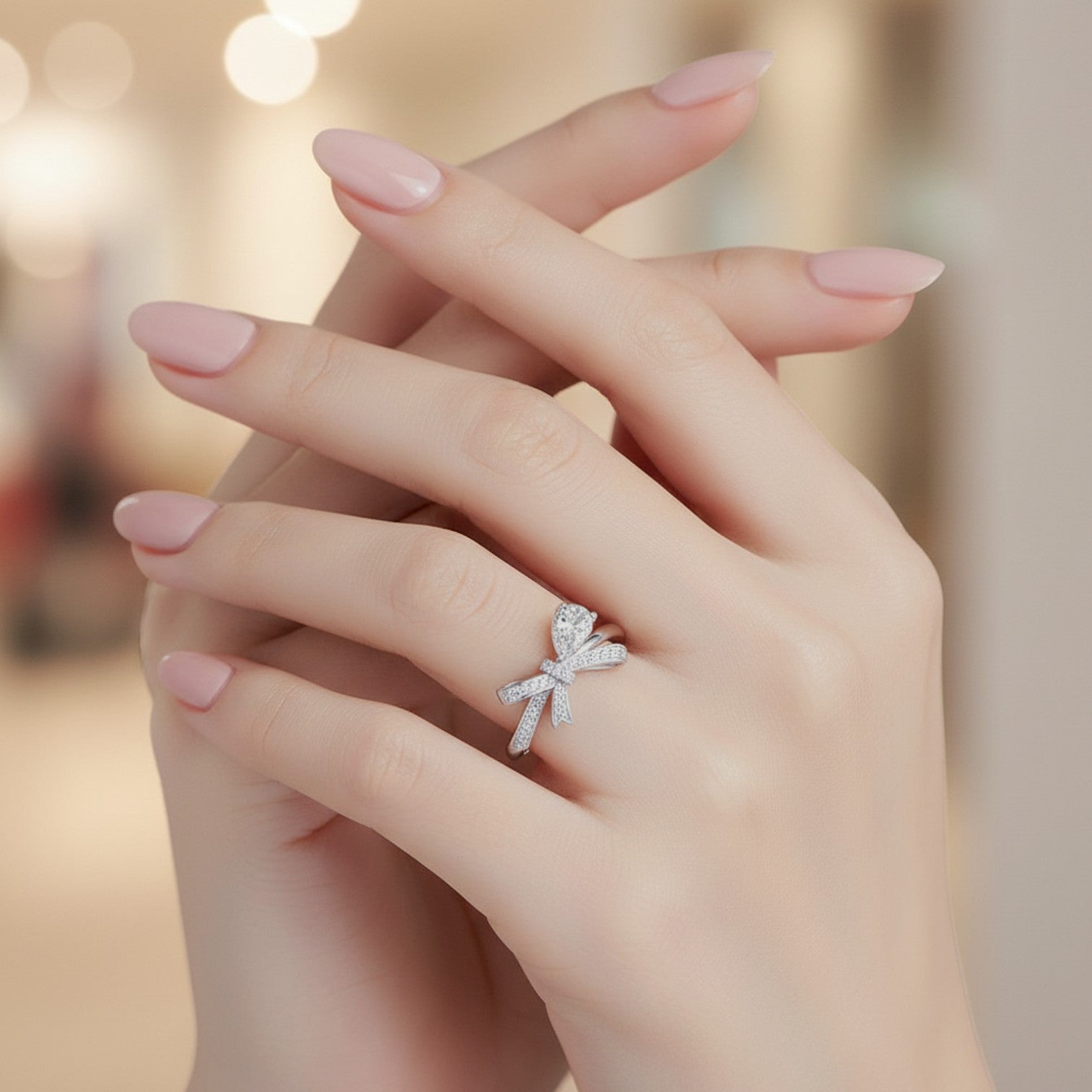 LUMIOR Céleste™ ring met strikvorm en moissanite diamant, 925 sterling zilver met platina plating.