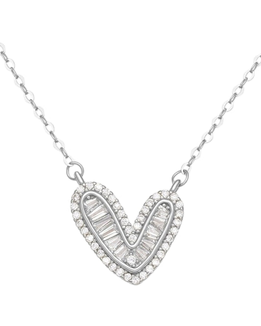 LUMIOR Eternal Heart ketting van 925 sterling zilver met zirkonia stenen en een verfijnde hartvormige hanger.