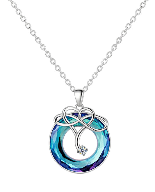 LUMIOR Gaia Essence ketting van 925 sterling zilver met een blauwe kristallen hanger en zirkonia accenten.