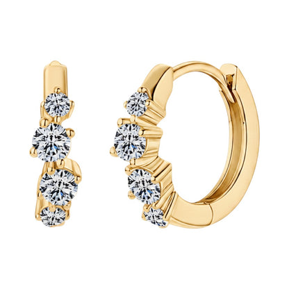 LUMIOR gouden huggie oorbellen met 0.52 karaat VVS1 moissaniet stenen, 14K goud verguld sterling zilver.