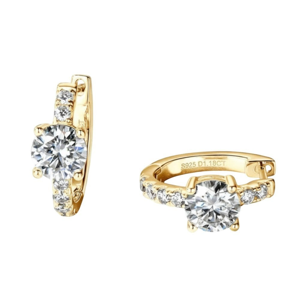 LUMIOR gouden oorringen met 2.36 karaat D-kleur moissaniet en zirkonia accenten, 925 sterling zilver met platina plating.