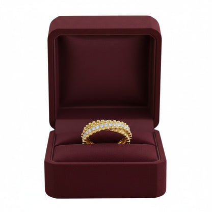 LUMIOR gouden ring met moissanite stenen in een sterrenhemel design, gezet in 925 sterling zilver met 18K geelgoud plating.