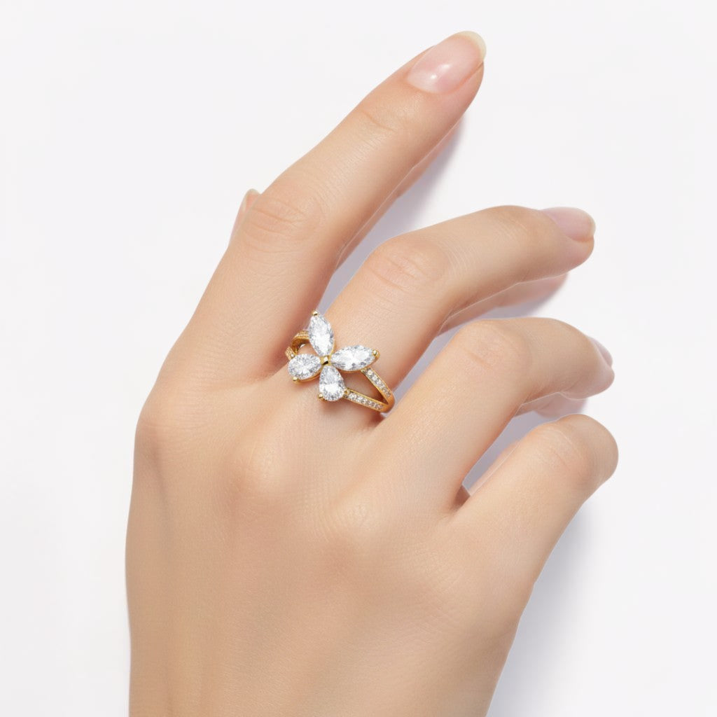 LUMIOR gouden ring met vlindervormige moissaniet stenen en pavé gezette zirkonia.
