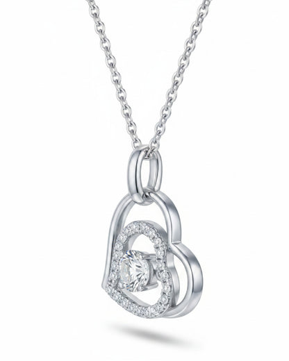 LUMIOR hartvormige hanger ketting van 925 sterling zilver met 0,5 karaat moissanite en zirkonia accenten.