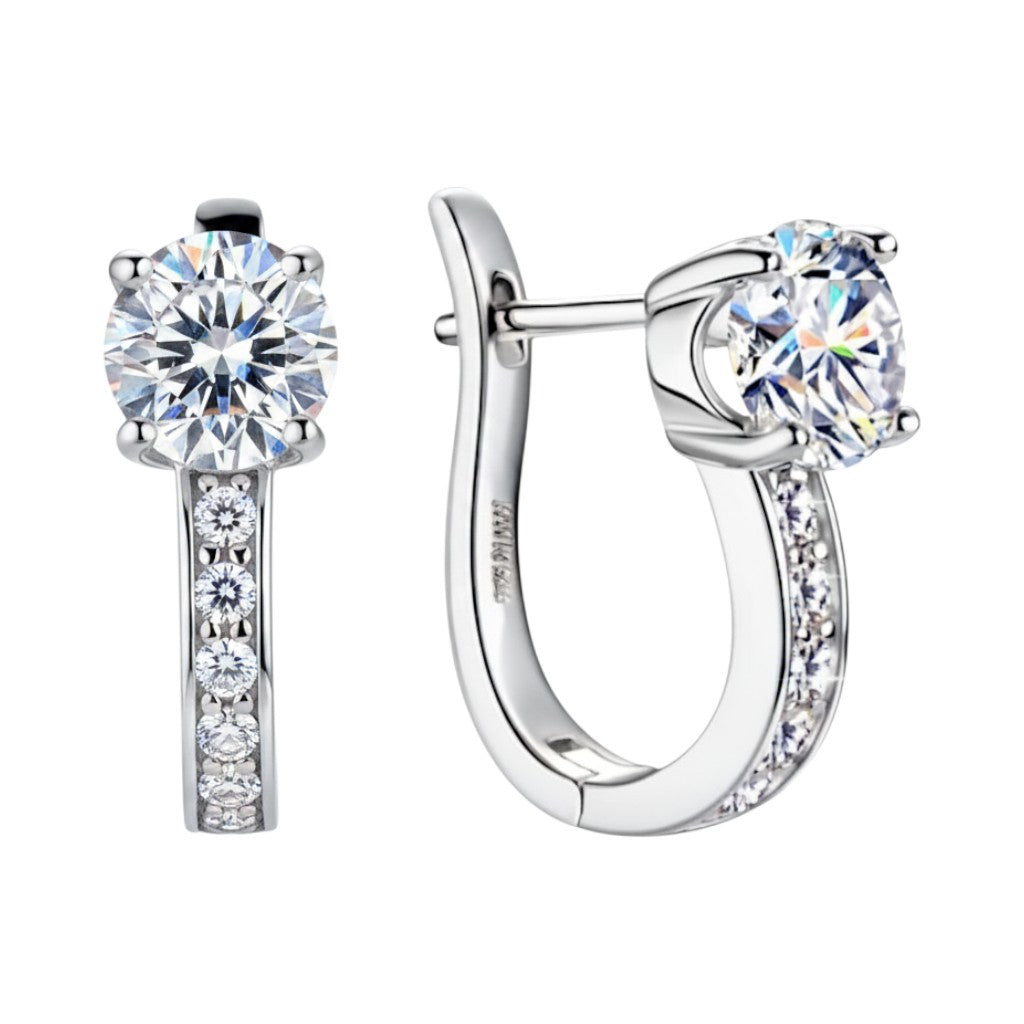 LUMIOR Imperial Radiant 2 karaat moissanite oorbellen in 925 sterling zilver met platina plating en zirkonia accenten.