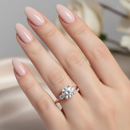 LUMIOR Isla™ ring met 2 karaat moissaniet diamant in 18K roségoud verguld 925 sterling zilver, met zetting met vier klauwen.