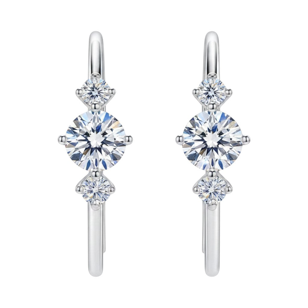 LUMIOR minimalist oorbellen met 0.72 karaat moissaniet in 925 sterling zilver met platina plating.