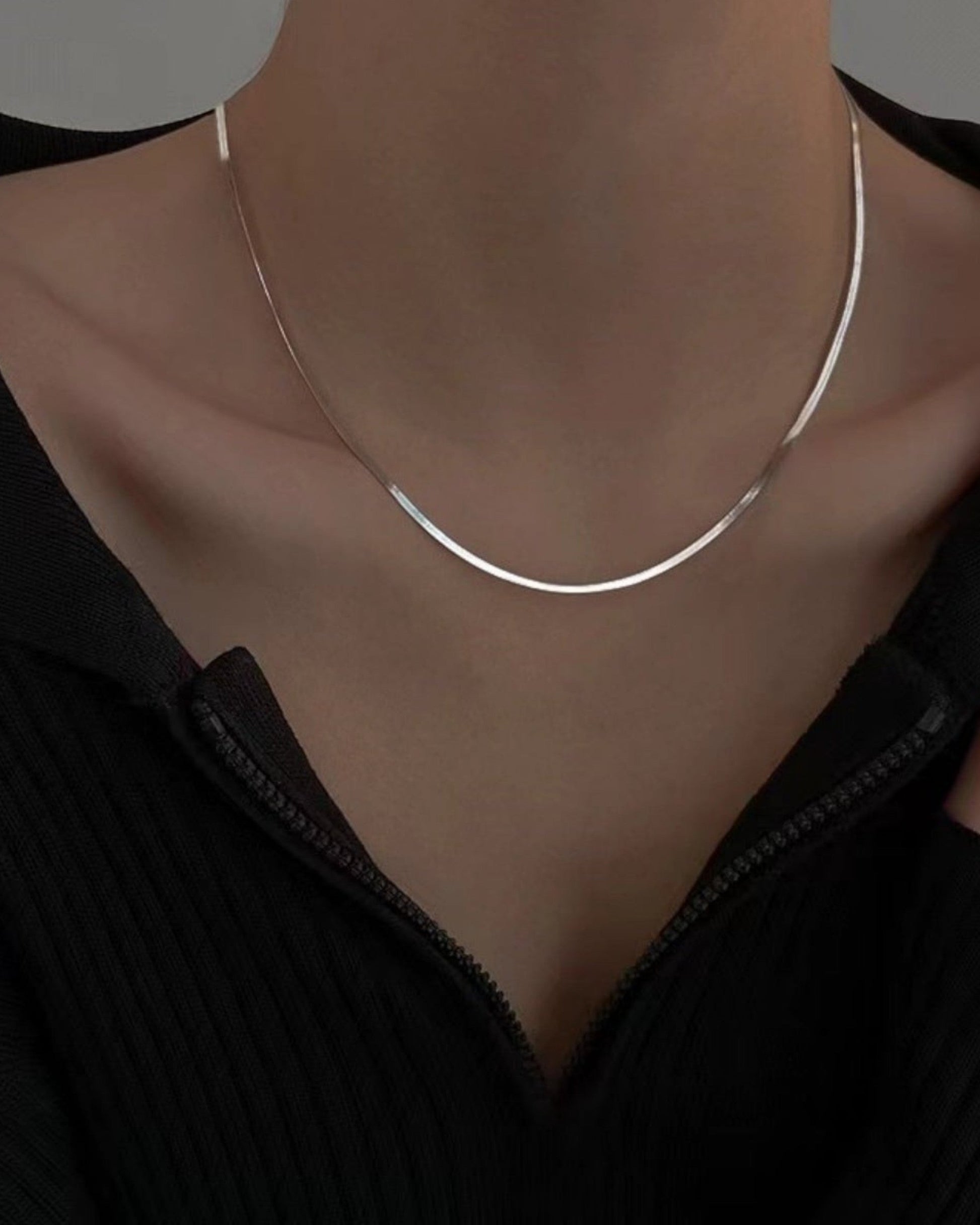 LUMIOR minimalistische 925 sterling zilveren ketting met een gladde, hoogglans afwerking voor dagelijks gebruik.