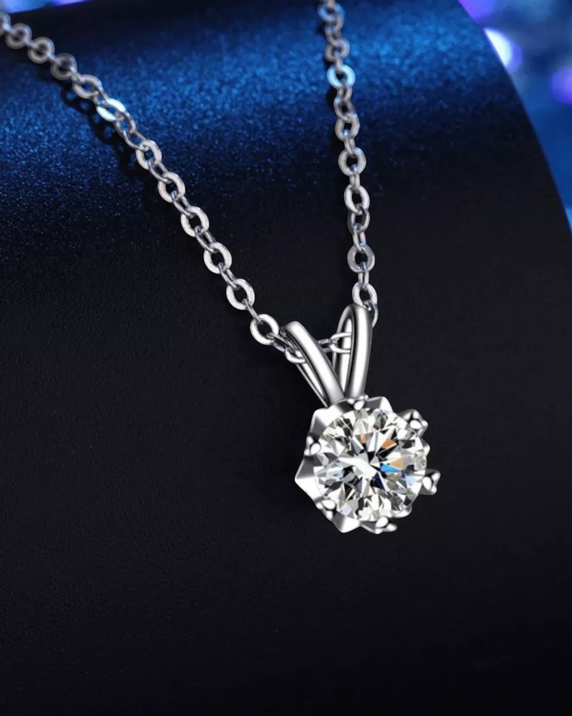 LUMIOR 1 karaat moissaniet solitaire hanger ketting van 925 sterling zilver met een elegante, glanzende afwerking.