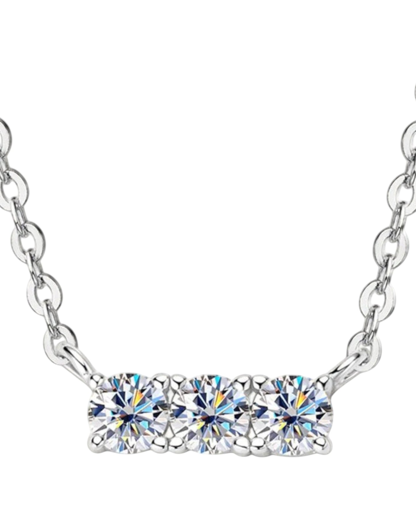LUMIOR moderne bar ketting van 925 sterling zilver met 0,3 karaat moissanite stenen in een minimalistisch ontwerp.