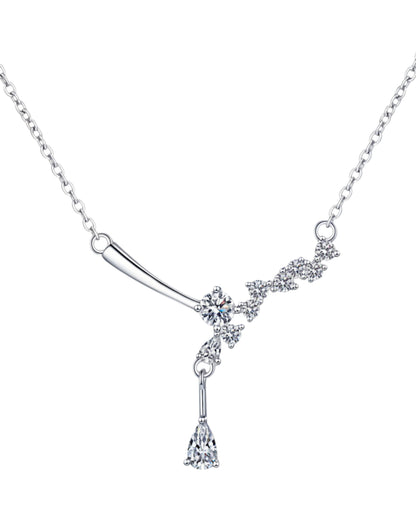 LUMIOR ketting van 925 sterling zilver met 1 karaat moissanite in een elegant minimalistisch clusterontwerp.