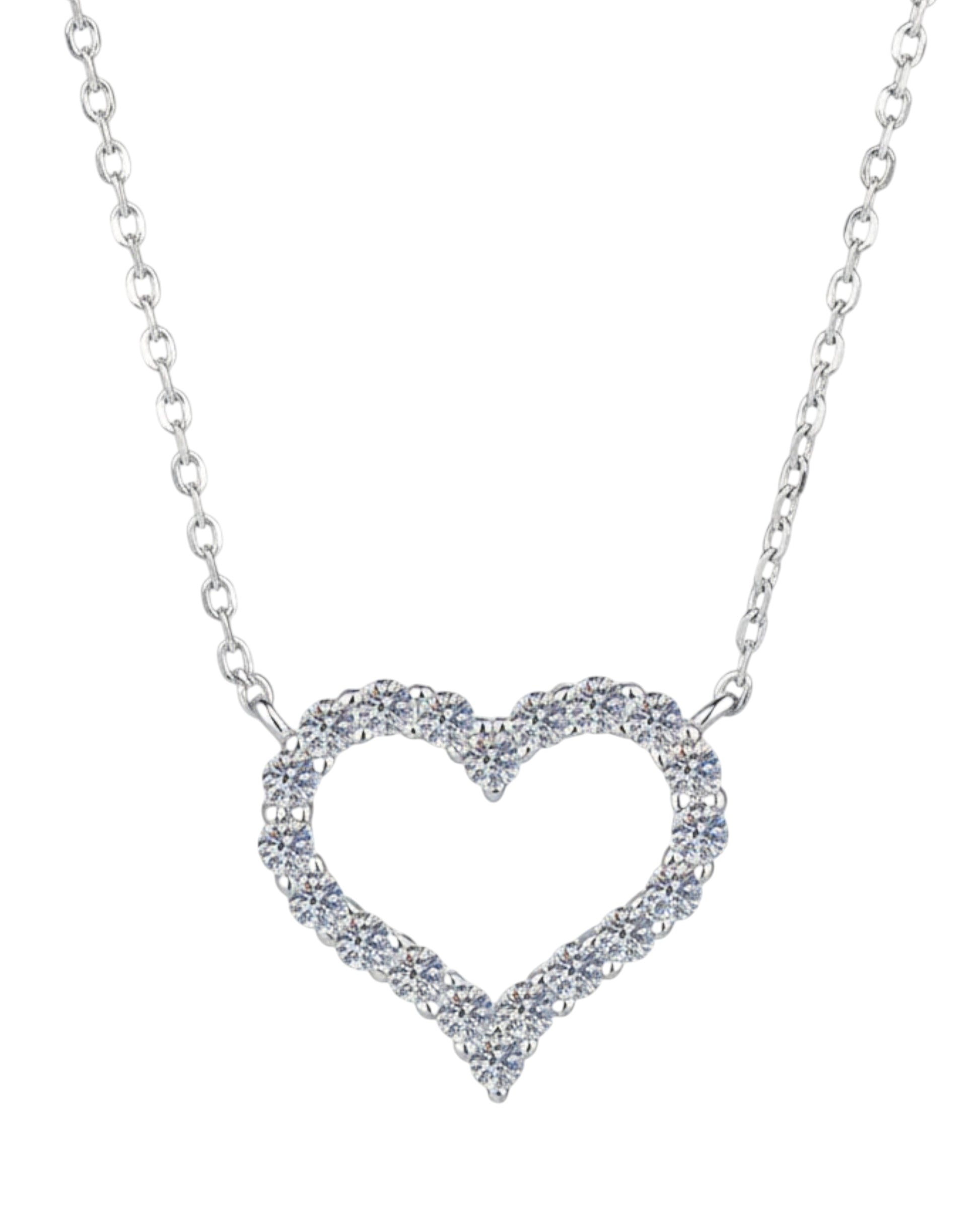 LUMIOR hartvormige ketting van 925 sterling zilver met 0,6 karaat moissanite stenen in een glanzende zetting.