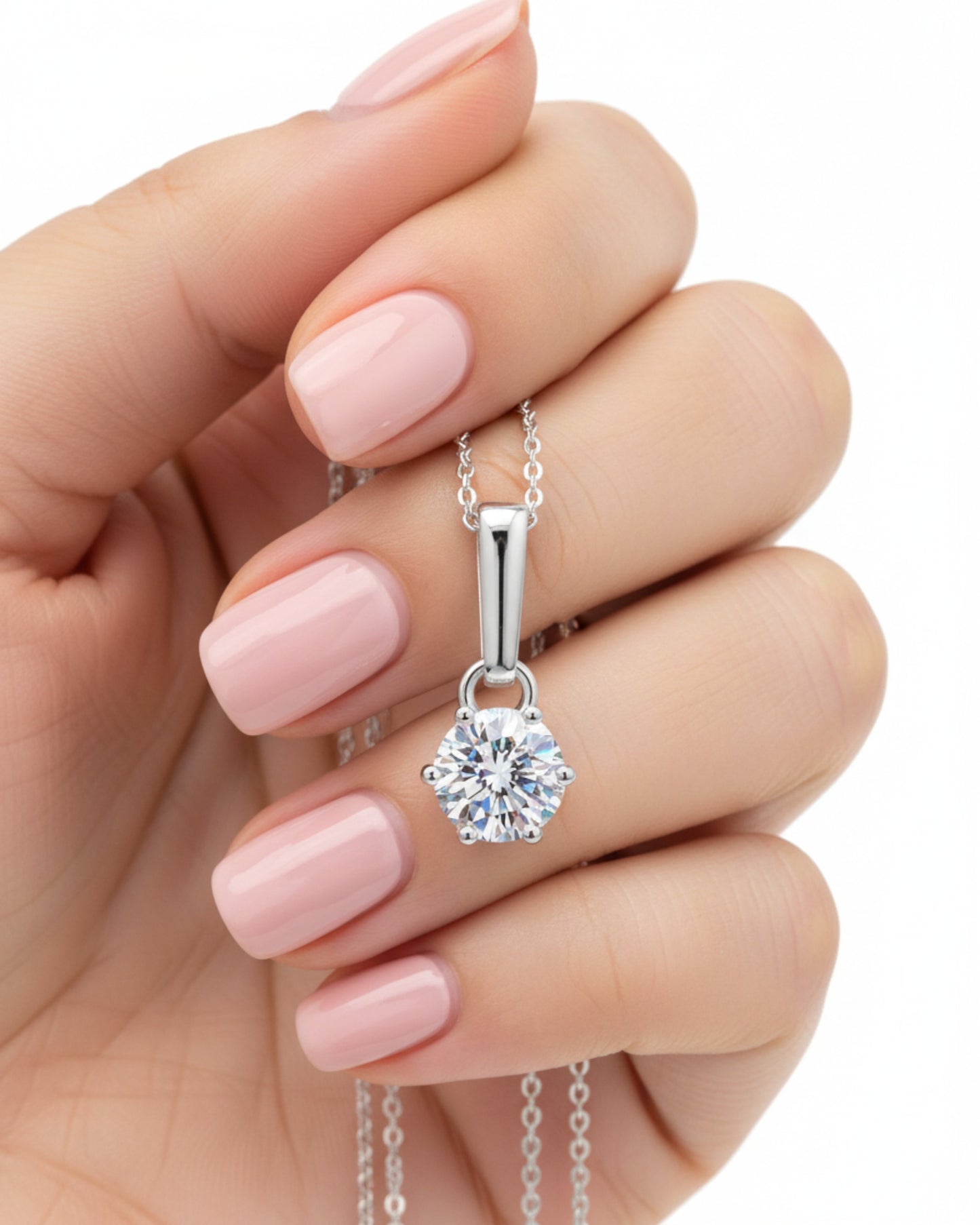 LUMIOR 1 karaat moissanite ketting van sterling zilver met een moderne schakelketting en solitaire hanger.