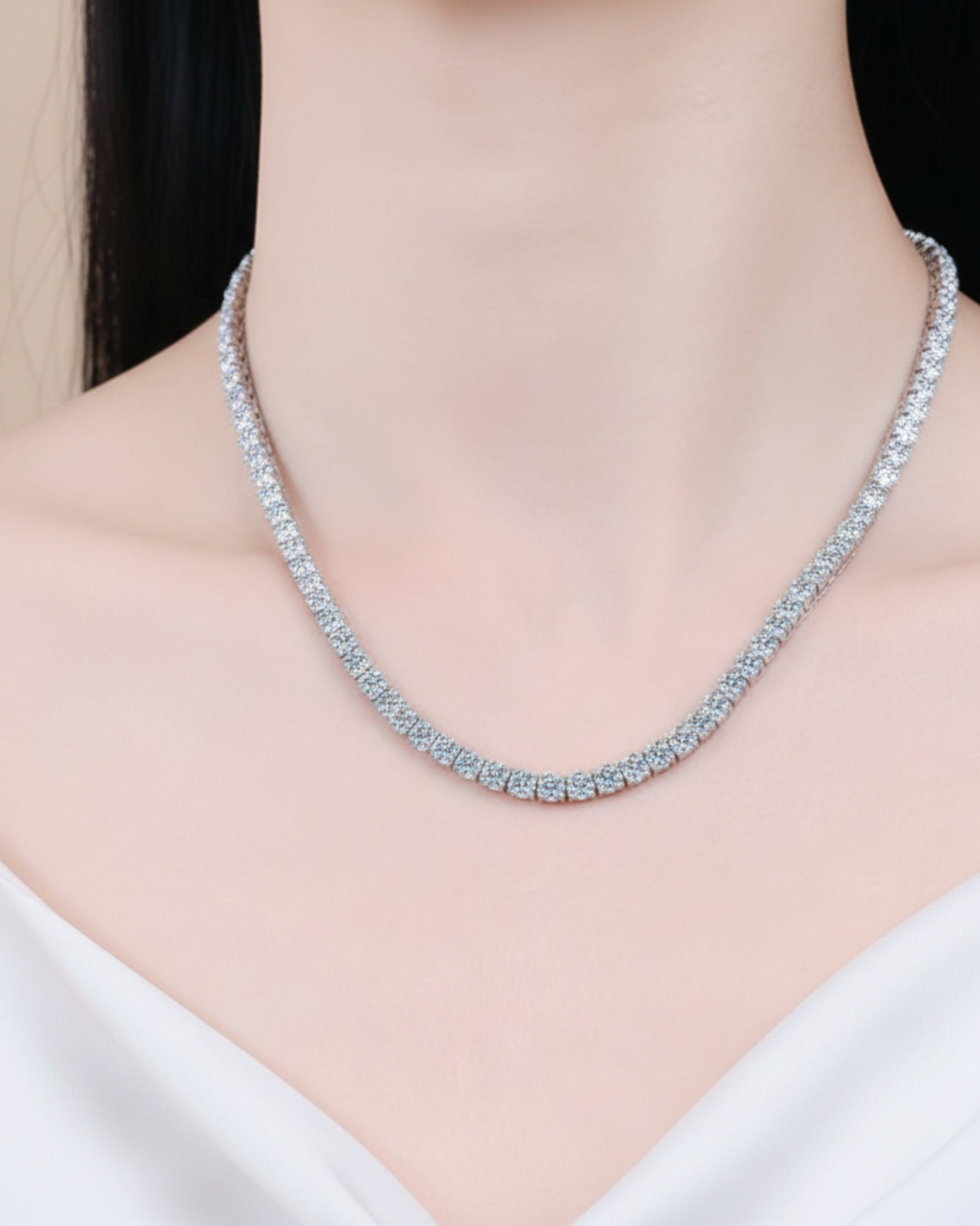 LUMIOR 31.8 karaat moissanite statement ketting in 925 sterling zilver met rhodium plating. 18 inch ketting met 106 stenen.