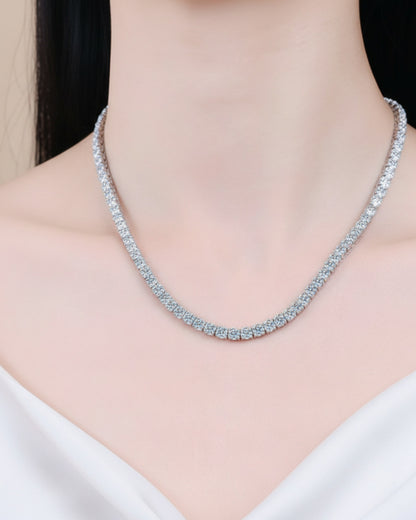 LUMIOR 31.8 karaat moissanite statement ketting in 925 sterling zilver met rhodium plating. 18 inch ketting met 106 stenen.