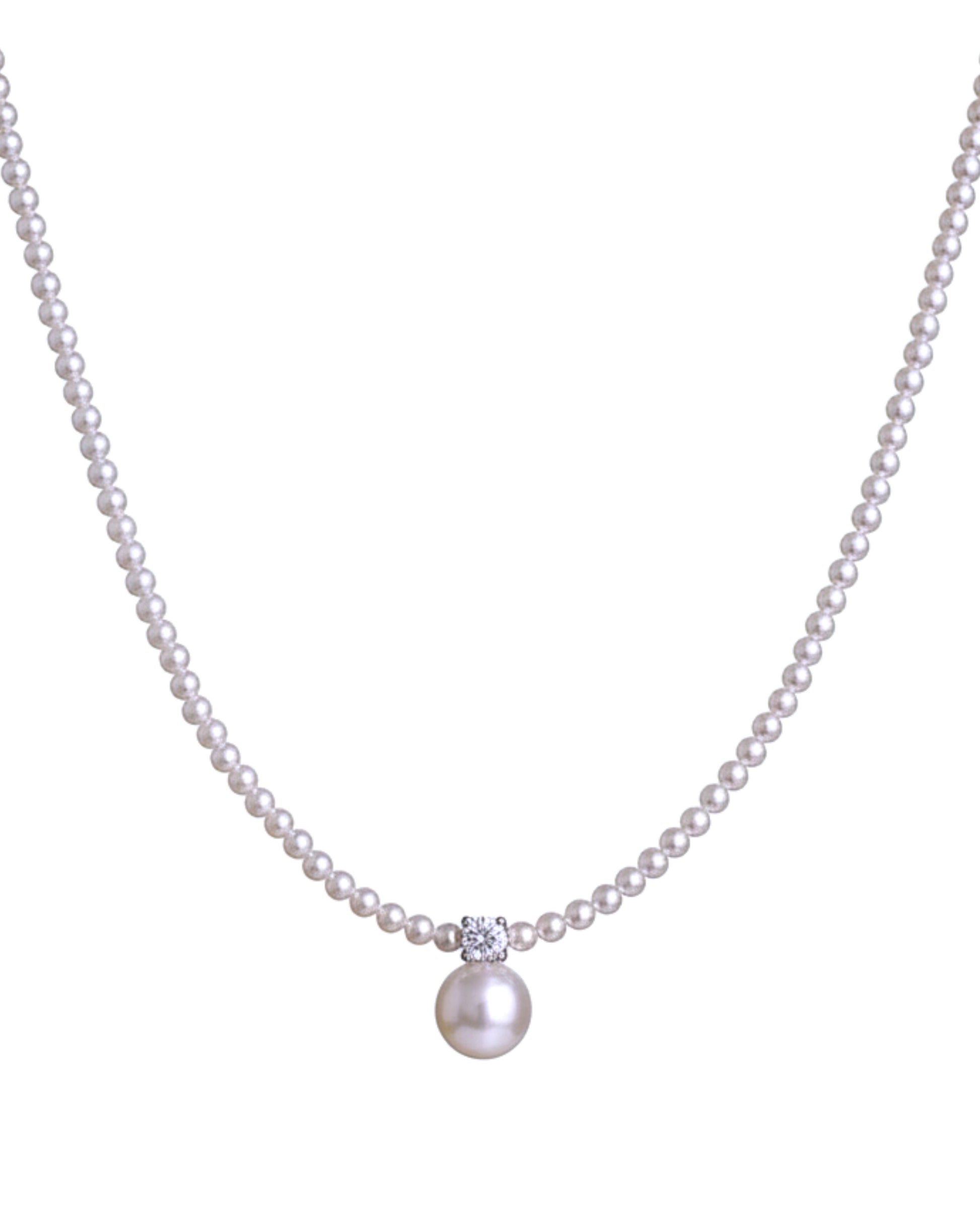 LUMIOR Parisian Muse ketting van 925 sterling zilver met een elegante parel en glinsterend accent.