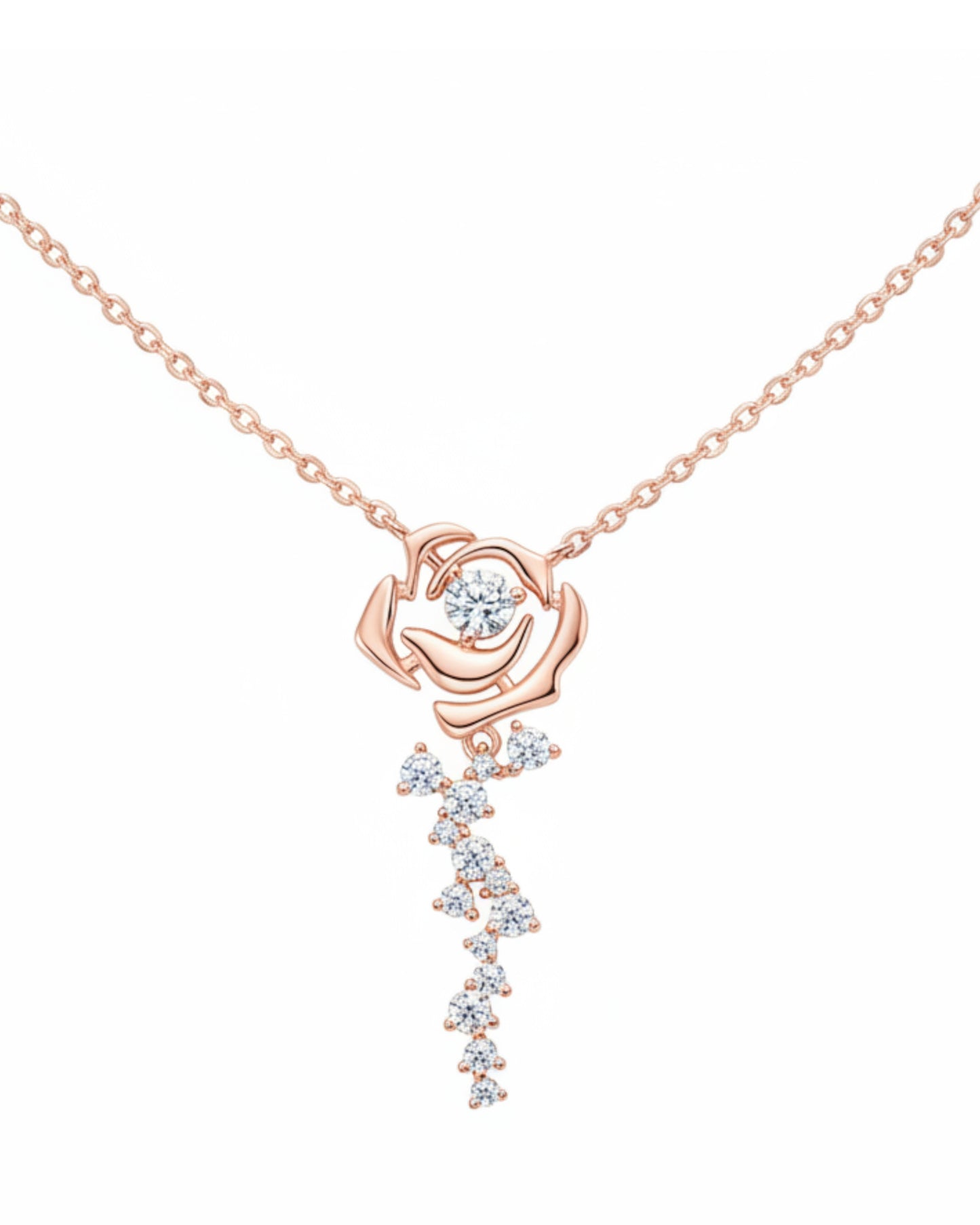 LUMIOR ketting van 18k roségoud verguld zilver met een wisteria bloemmotief en sprankelende moissanite stenen.