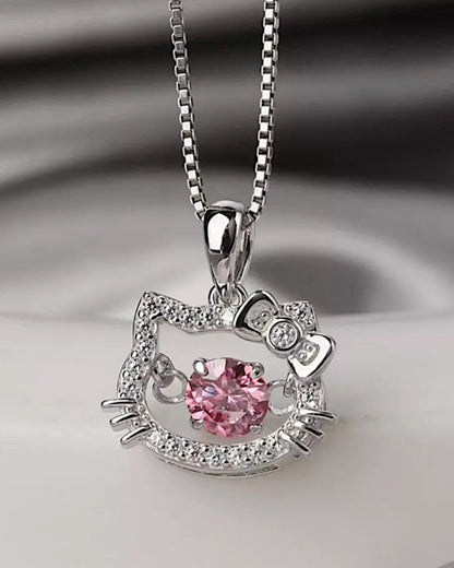 LUMIOR Imperial Aura 2 karaat roze moissanite hanger ketting van 925 sterling zilver in Hello Kitty-stijl.