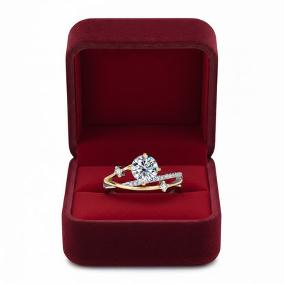 LUMIOR Seraphina ring met 1 karaat ronde briljant geslepen moissaniet in 4-prong zetting, tweekleurige band met accentstenen.