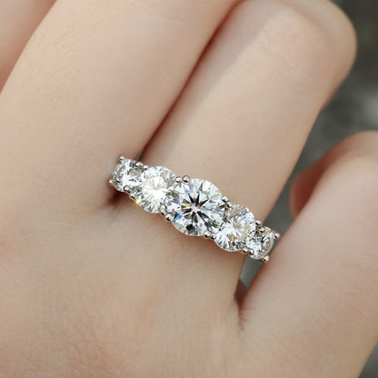 LUMIOR Sophitia™ ring met 3 karaat moissaniet, 925 sterling zilver met 18K geelgoud plating, vier-klauw zetting.