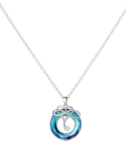 LUMIOR ketting van 925 sterling zilver met een blauwe kristallen hanger en zirkonia accenten in bohemian stijl.