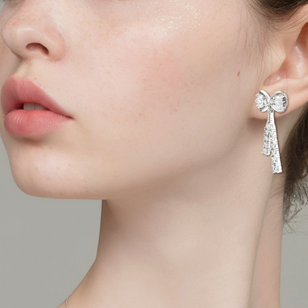 LUMIOR strijkbout oorbellen met 1.12 karaat moissaniet en zirkonia accenten, 925 sterling zilver met platina plating.