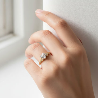 LUMIOR Valentina ring met hartvormige moissanite van 1,5 karaat in 18k geelgoud verguld sterling zilver.