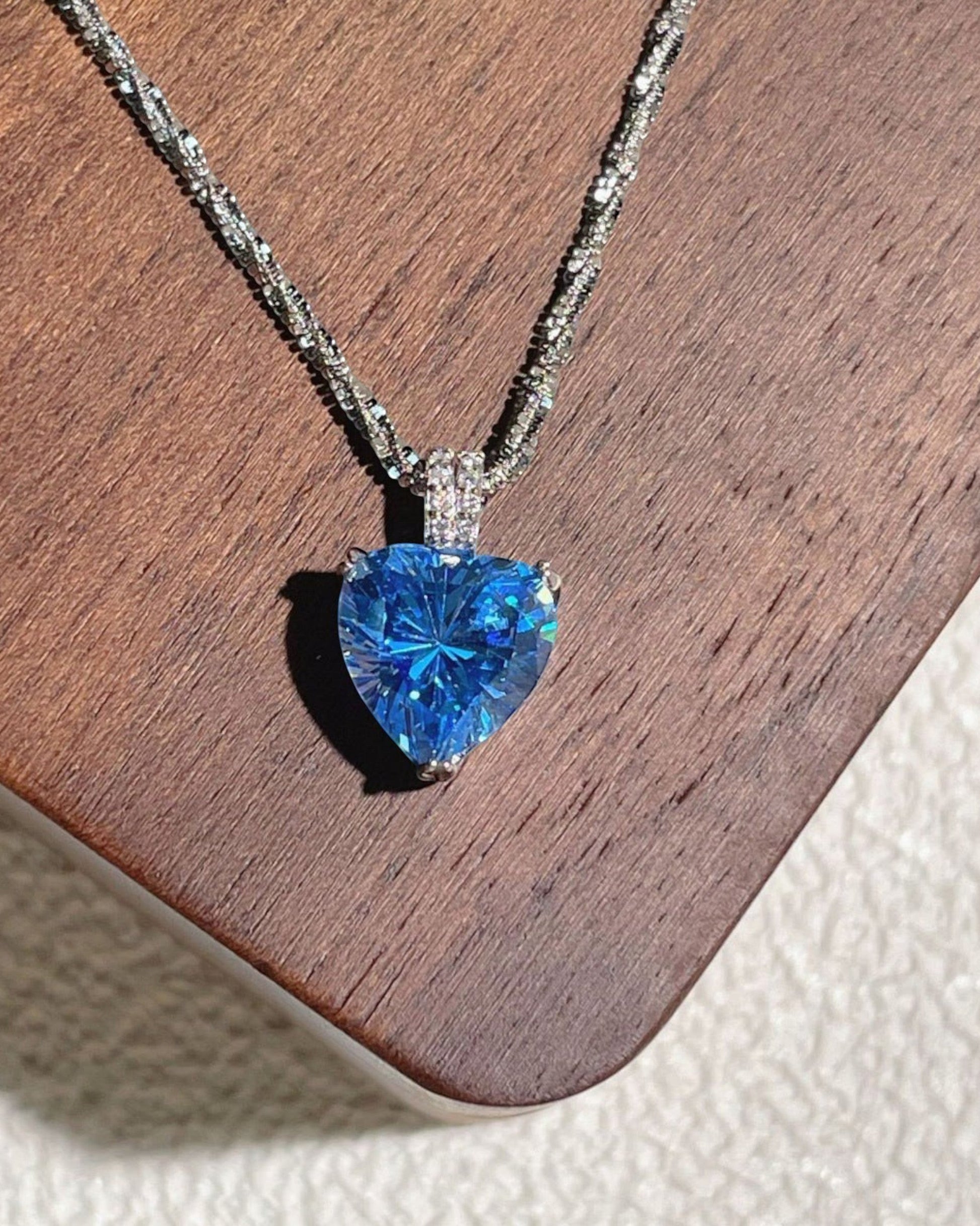 LUMIOR zilveren ketting met blauw hartvormig zirkoon en 925 sterling zilver
