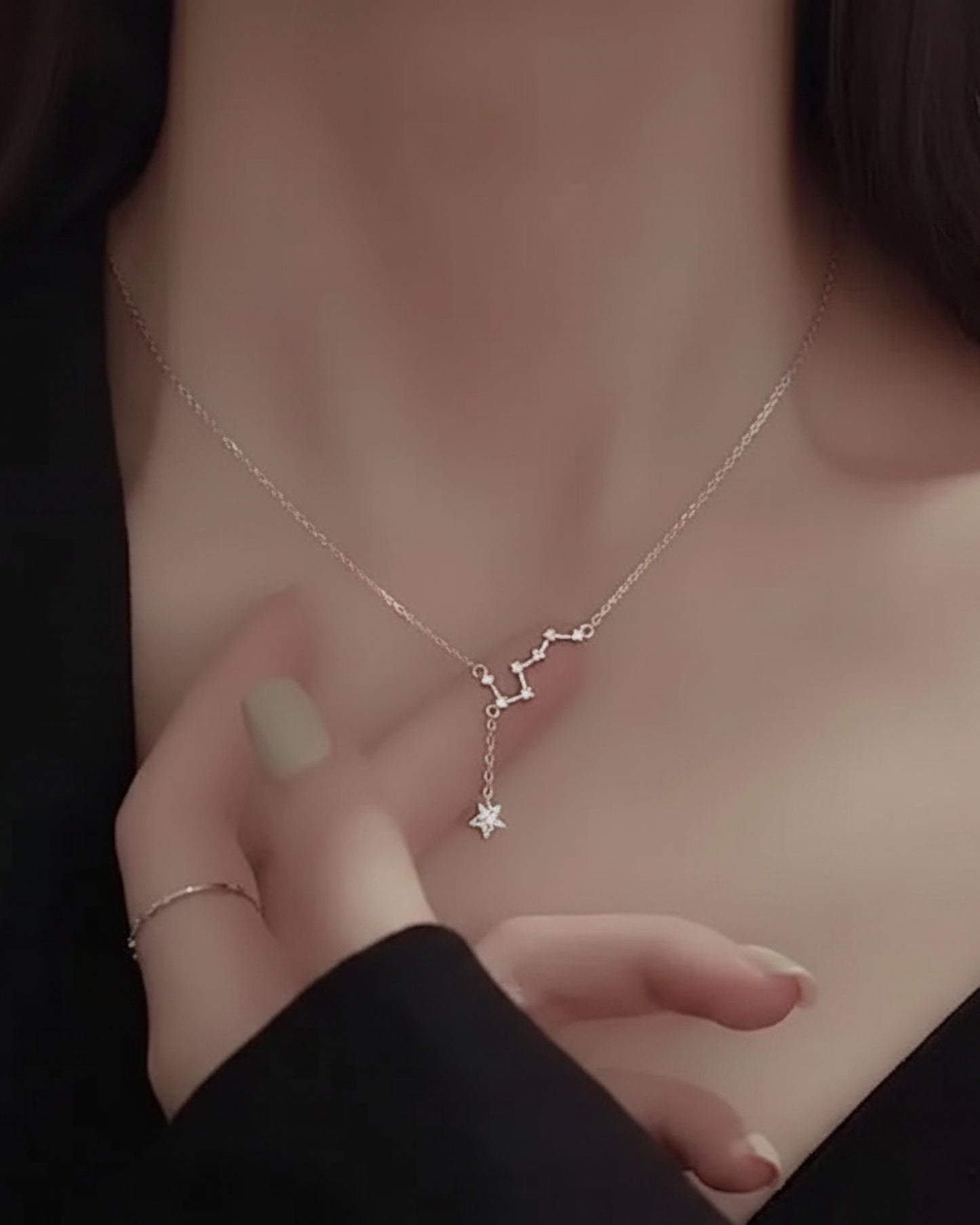 LUMIOR zilverkleurige ketting met sterrenbeeld en hangende sterbedel, gemaakt van 925 sterling zilver en zirkoon.