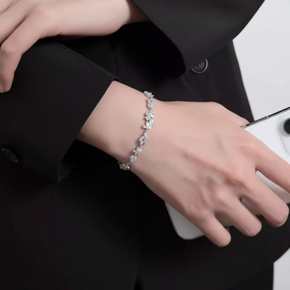 LUMIOR Zircon Wisteria armband van 925 sterling zilver met verstelbare ketting en zirkoon details.