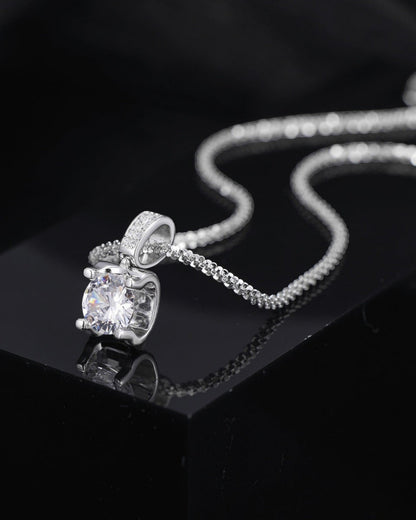 LUMIOR minimalistische ketting van 925 sterling zilver met een schitterende zirkonia hanger voor dagelijks gebruik.